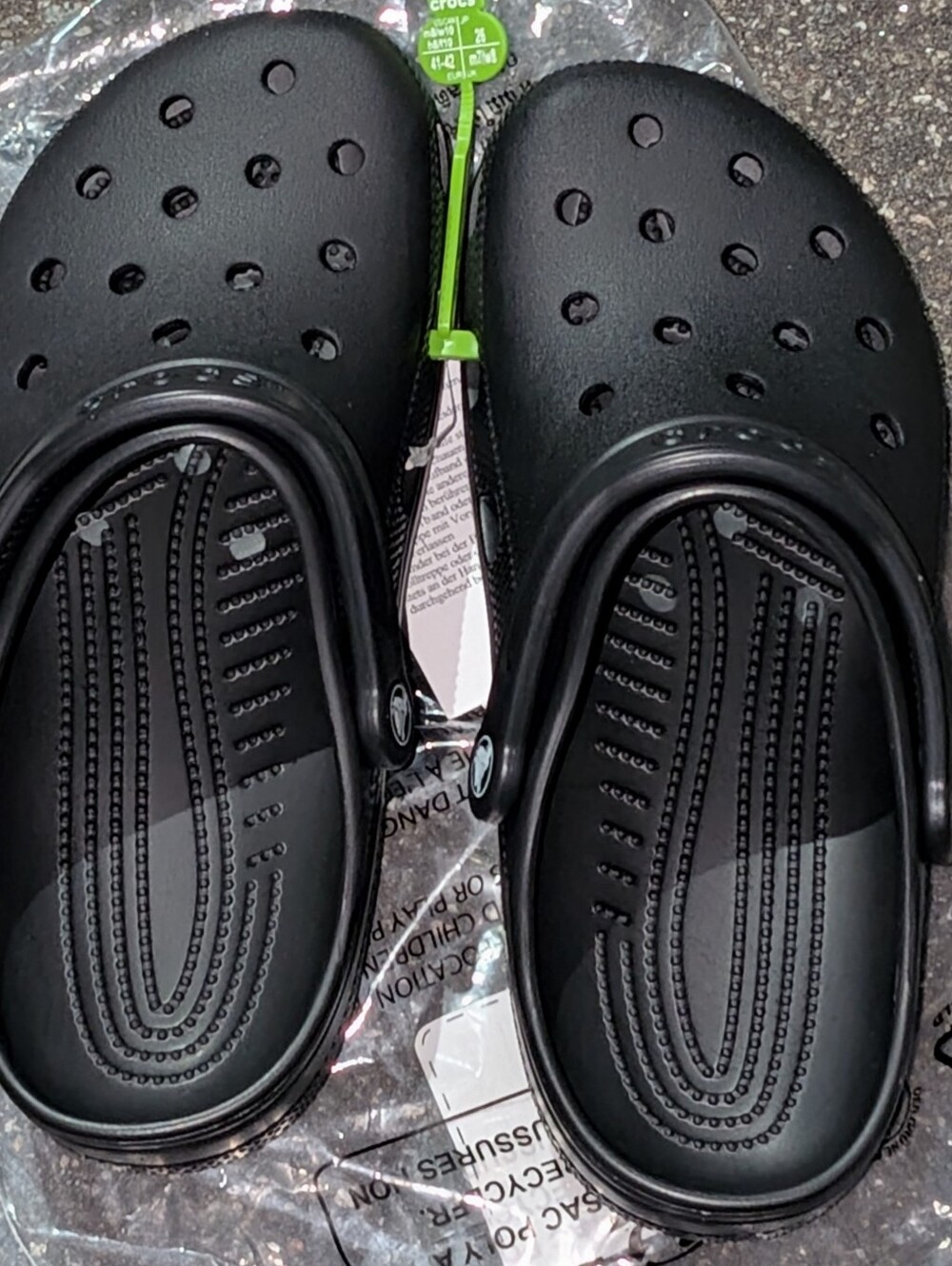 CROCS Unisex Classic Clog in Black